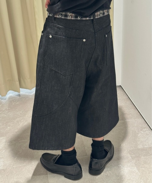 kutir(クティール)の「PANEL DESIGN RIGID BAGGY DENIM JORTS/切り替えデザインリジットバギーデニムジョーツ(デニムパンツ・メンズ・ブラック/インディゴブルー・LARGE/MEDIUM/SMALL)」の19枚目の写真