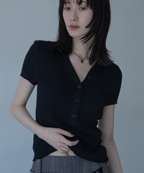 VACANCY(ヴァカンシー)の「ヘンリーVネックリブトップス(ニット/セーター・レディース・ホワイト/レッド/ブルー/ブラック・FREE)」の20枚目の写真