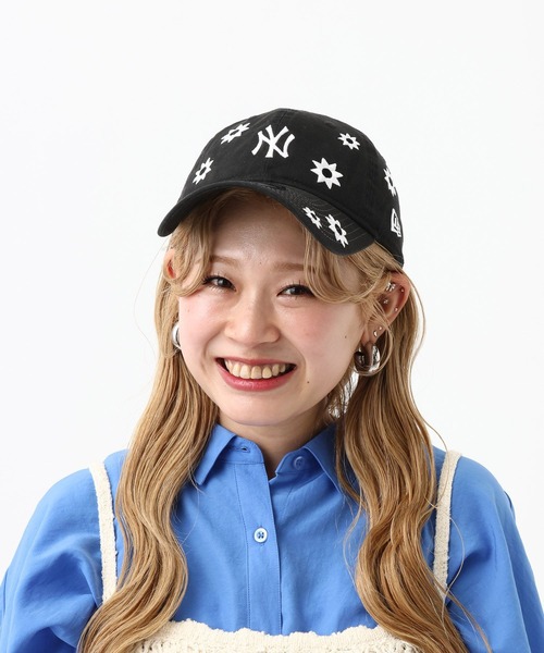LEPSIM(レプシィム)の「《ゆきは企画》【NEW ERA】フラワー刺繍キャップ 661009(キャップ・レディース・レッド/ベージュ/ブラック・ONE SIZE)」の2枚目の写真