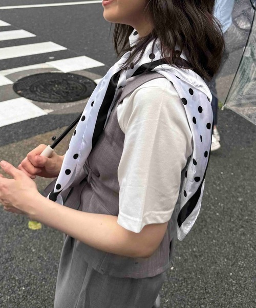 AS KNOW AS plus(アズノゥアズプラス)の「アソートデザイン 大判スカーフ 90×90(バンダナ/スカーフ・レディース・ホワイト系/ブラック系/ベージュ・FREE)」の16枚目の写真