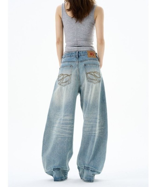 LUCPY（ラクピー）の「ヴィンテージウォッシュバルーンワイドデニム（デニムパンツ・レディース・ブルー・X-LARGE/LARGE/MEDIUM/SMALL）」の2枚目の写真