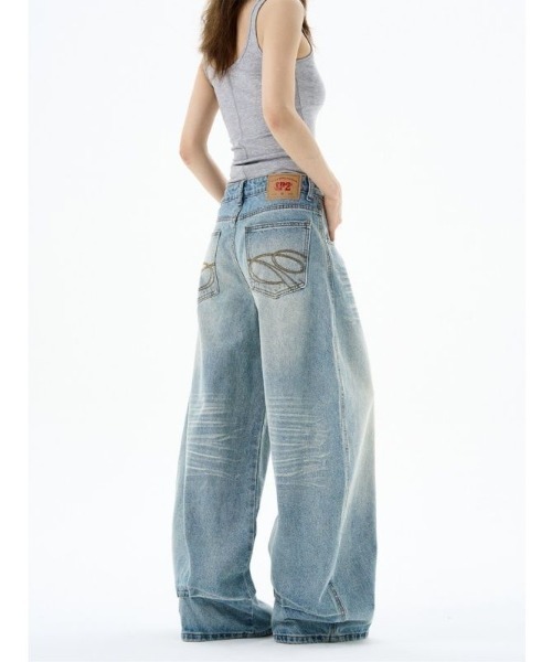 LUCPY（ラクピー）の「ヴィンテージウォッシュバルーンワイドデニム（デニムパンツ・レディース・ブルー・X-LARGE/LARGE/MEDIUM/SMALL）」の3枚目の写真