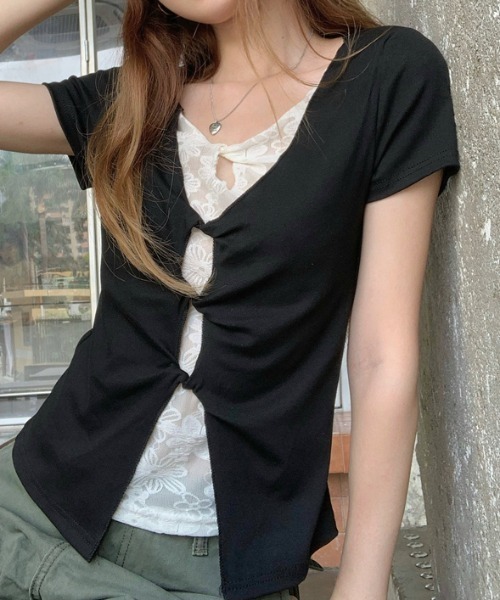 AMAJI(アマジ)の「フェイクレイヤード レース切替 半袖Tシャツ(Tシャツ/カットソー・レディース・ブラック・SMALL/MEDIUM/LARGE)」の3枚目の写真