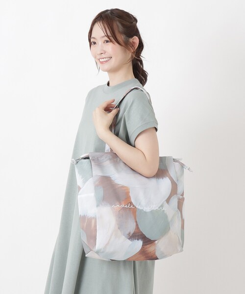 one'sterrace(ワンズテラス)の「SE アートプリントトート(トートバッグ・レディース・アイボリー系8/ベージュ系8/ブルー系その他7・99)」の16枚目の写真