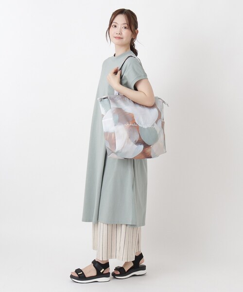 one'sterrace(ワンズテラス)の「SE アートプリントトート(トートバッグ・レディース・アイボリー系8/ベージュ系8/ブルー系その他7・99)」の17枚目の写真