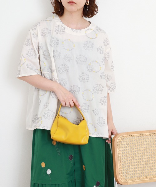 Emago(イマゴ)の「EMAGO 花ドット刺繍ブラウス(シャツ/ブラウス・レディース・ホワイト・FREE)」の4枚目の写真