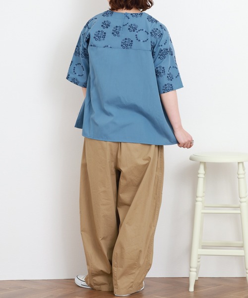 Emago(イマゴ)の「EMAGO 花ドット刺繍ブラウス(シャツ/ブラウス・レディース・ホワイト・FREE)」の20枚目の写真