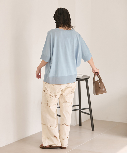 JOURNAL STANDARD(ジャーナルスタンダード)の「《追加2》【UVカット/洗える/接触冷感】WASHABLE COOL UV ドルマンプルオーバー(ニット/セーター・レディース・ブラック/アイボリー/サックスブルー・FREE)」の12枚目の写真