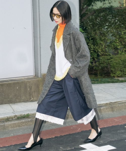 yae(ヤエ)の「Petticoat layered pants / ペチコートレイヤードハーフパンツ(その他パンツ・レディース・ライトグレー/ネイビー・36/38)」の2枚目の写真