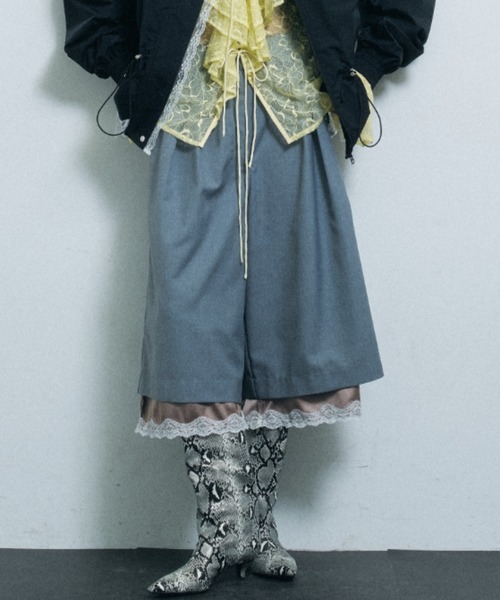 yae(ヤエ)の「Petticoat layered pants / ペチコートレイヤードハーフパンツ(その他パンツ・レディース・ライトグレー/ネイビー・36/38)」の1枚目の写真