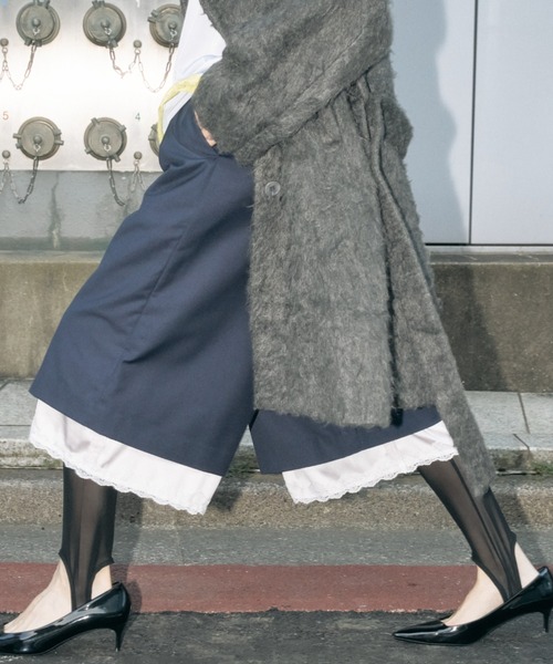 yae(ヤエ)の「Petticoat layered pants / ペチコートレイヤードハーフパンツ(その他パンツ・レディース・ライトグレー/ネイビー・36/38)」の5枚目の写真
