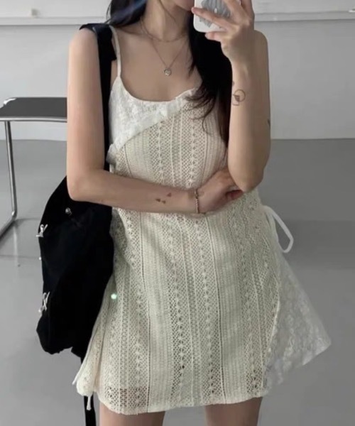 SHERU(シェル)の「透かしレース サイドドローコード付き キャミミニワンピース レイヤード重ね着インナースリップ レディース甘クール 重ね着用シアースリップ レディース韓国デイリートップス(キャミソール・レディース・アイボリー・MEDIUM)」の6枚目の写真