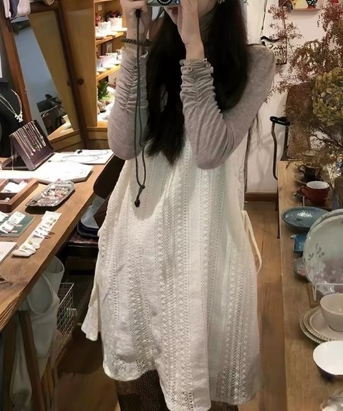 SHERU(シェル)の「透かしレース サイドドローコード付き キャミミニワンピース レイヤード重ね着インナースリップ レディース甘クール 重ね着用シアースリップ レディース韓国デイリートップス(キャミソール・レディース・アイボリー・MEDIUM)」の13枚目の写真
