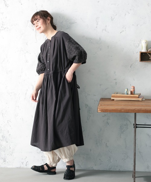 soulberry(ソウルベリー)の「袖にアイレット刺繍のワンピース(ワンピース・レディース・チャコールグレー・M/L/LL/3L/4L/5L)」の21枚目の写真