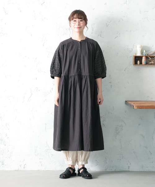 soulberry(ソウルベリー)の「袖にアイレット刺繍のワンピース(ワンピース・レディース・チャコールグレー・M/L/LL/3L/4L/5L)」の9枚目の写真