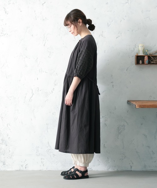 soulberry(ソウルベリー)の「袖にアイレット刺繍のワンピース(ワンピース・レディース・チャコールグレー・M/L/LL/3L/4L/5L)」の8枚目の写真