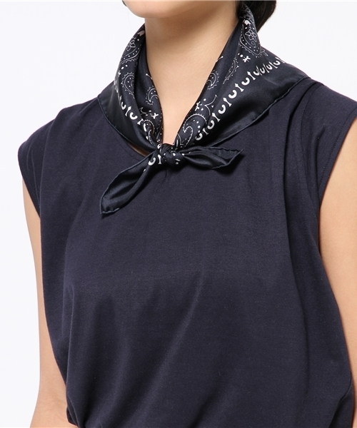 SHIPS for women（シップスフォーウィメン）の「manipuri: バンダナプリントスカーフ（バンダナ/スカーフ・レディース・ホワイト/レッド/ライトブルー/ネイビー・ONE SIZE）」の7枚目の写真