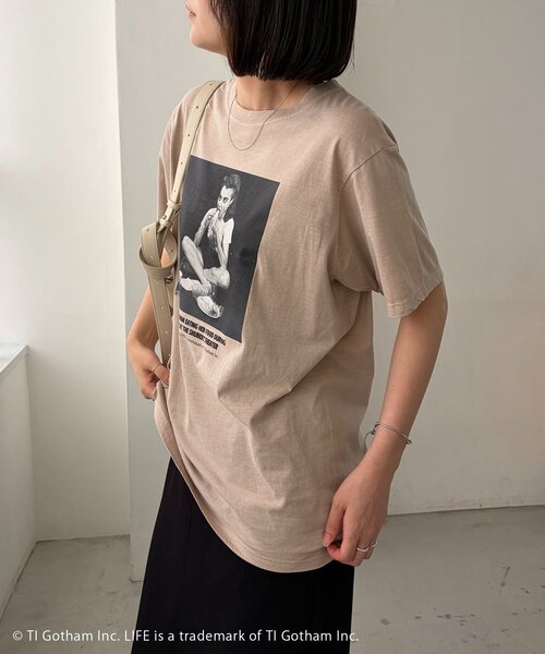 CAPRICIEUX LE'MAGE(カプリシューレマージュ)の「〈GOOD ROCK SPEED〉EATING PHOTO Tシャツ(Tシャツ/カットソー・レディース・ライトベージュ・FREE)」の8枚目の写真