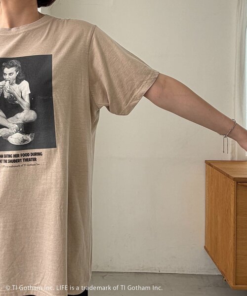 CAPRICIEUX LE'MAGE(カプリシューレマージュ)の「〈GOOD ROCK SPEED〉EATING PHOTO Tシャツ(Tシャツ/カットソー・レディース・ライトベージュ・FREE)」の14枚目の写真