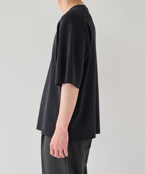 PUBLIC TOKYO（パブリックトウキョウ）の「【P.T】アイスコットンニットTシャツ /接触冷感/半袖//夏服/ウォッシャブル/ストレッチ（ニット/セーター・メンズ・ダークグレー/ダークネイビー・M/S）」の3枚目の写真