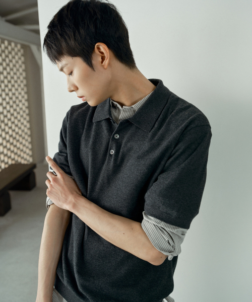 MINDBRIDGE（マインドブリッジ）の「[COUTURE]ウール混合レギュラーフィットカラー半袖ニット - 2カラー（ニット/セーター・メンズ・カーキ/チャコールグレー・100/105/110/95）」の8枚目の写真