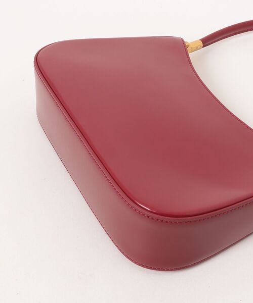NiiNa（ニーナ）の「【 NiiNa / ニーナ 】高品質牛革グロッシーカーブショルダーバッグ（ショルダーバッグ・レディース・ホワイト/ブラック/ブラウン/レッド・FREE）」の7枚目の写真