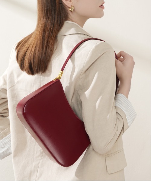NiiNa（ニーナ）の「【 NiiNa / ニーナ 】高品質牛革グロッシーカーブショルダーバッグ（ショルダーバッグ・レディース・ホワイト/ブラック/ブラウン/レッド・FREE）」の10枚目の写真
