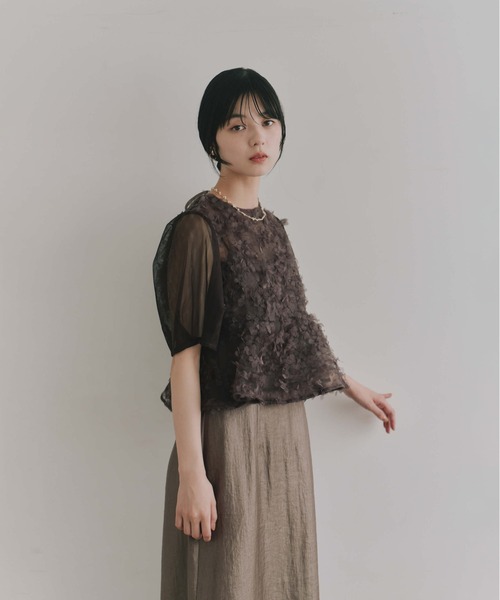 kaene(カエン)の「フラワーペタルレイヤードドレス【結婚式 二次会 同窓会 成人式 パーティードレス】(ドレス・レディース・ダークブラウン・S/M)」の5枚目の写真