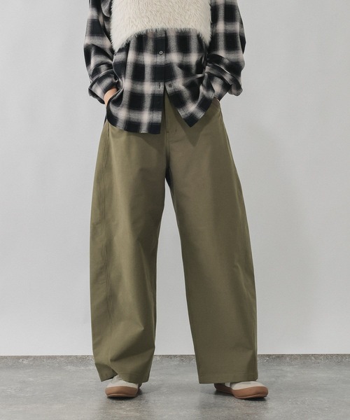 GLOBAL WORK（グローバルワーク）の「やわらかストレッチチノパンツ/813973（その他パンツ・レディース・ベージュ/カーキ・SMALL/MEDIUM/LARGE）」の2枚目の写真