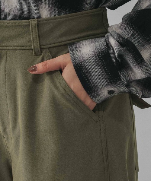 GLOBAL WORK（グローバルワーク）の「やわらかストレッチチノパンツ/813973（その他パンツ・レディース・ベージュ/カーキ・SMALL/MEDIUM/LARGE）」の17枚目の写真