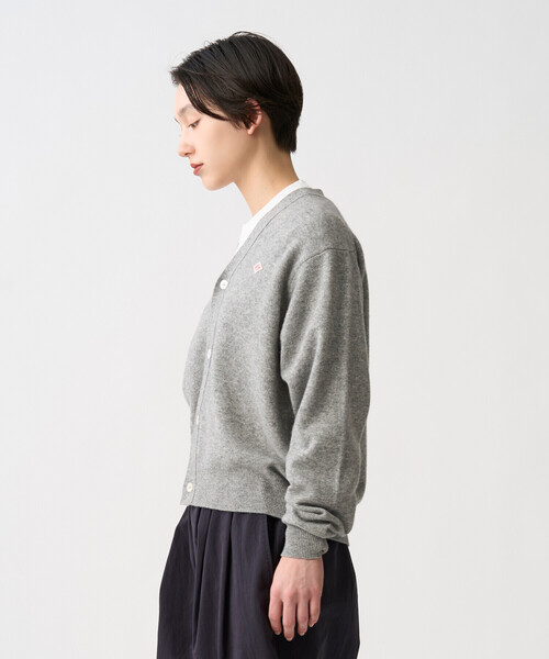 DANTON(ダントン)の「Women's Lambswool V-Neck Knit Cardigan(ニット/セーター・レディース・ダークグレー/ブラウン系その他2/ブラウン/ブラック/イエロー/オフホワイト/レッド/ライトブルー/オートミール/ピンク/ライトグレー・38/36)」の12枚目の写真