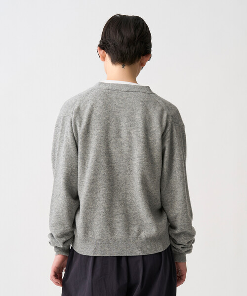 DANTON(ダントン)の「Women's Lambswool V-Neck Knit Cardigan(ニット/セーター・レディース・ダークグレー/ブラウン系その他2/ブラウン/ブラック/イエロー/オフホワイト/レッド/ライトブルー/オートミール/ピンク/ライトグレー・38/36)」の13枚目の写真