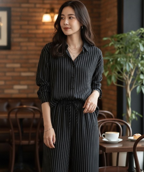 BY THE BAY(バイザベイ)の「【リラックス感・きれいめ】ストライプ柄シャツ×パンツ セットアップ/3色展開|ブラック ブラウン ベージュ 上下2点セット 長袖 ルームウェア 大人カジュアル(セットアップ・レディース・ブラウン/ブラック/ベージュ・FREE)」の2枚目の写真