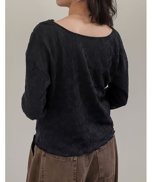 Re:EDIT(リエディ)の「2WAYふくれジャカードシアードレープトップス(Tシャツ/カットソー・レディース・ホワイト/ブラック・MEDIUM/LARGE)」の6枚目の写真