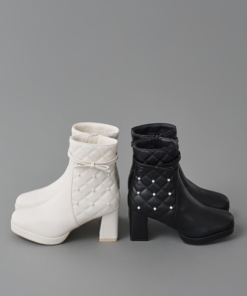 Maison de FLEUR(メゾンドフルール)の「パールキルティング3Wayショートブーツ(ブーツ・レディース・ブラック/ホワイト系その他2・S/L/M)」の4枚目の写真