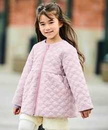 BeBe（ベベ）の「フラワーキルトタフタノーカラー中綿ブルゾン(90~150cm)（ブルゾン）」