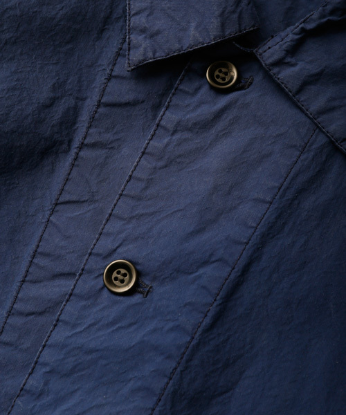 FDMTL（ファンダメンタル）の「【FDMTL】INDIGO WATER REPELLENT SOUTIEN COLLAR COAT（ステンカラーコート・メンズ・ブルー/ネイビー・SMALL/LARGE/MEDIUM/X-LARGE）」の6枚目の写真