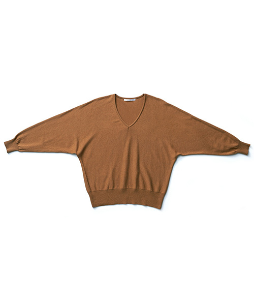 IEDIT（イディット）の「ＩＥＤＩＴ　ｍａｄｅ　ｉｎ　Ｊａｐａｎ　やわらかな肌ざわり　カシミヤ混のホールガーメントニット　（ニット/セーター・レディース・キャメル/ベージュ・LARGE/SMALL/MEDIUM/XX-LARGE/X-LARGE）」の4枚目の写真