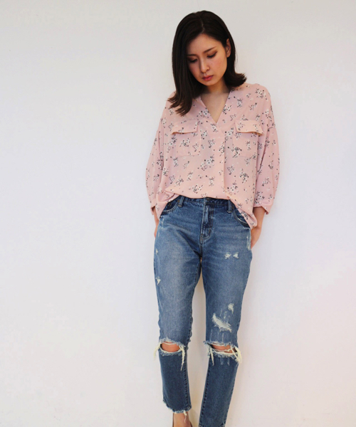 FREE'S MART（フリーズマート）の「とろみ小花柄スキッパーシャツ（シャツ/ブラウス・レディース・ピンク/ネイビー/ホワイト・FREE）」の8枚目の写真