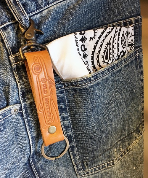 OLD BETTY'S（オールドベティーズ）の「Caddilac Leather Keyring/レザーキーリング（キーホルダー・レディース・ブラウン/キャメル/ネイビー/オリーブ/レッド/ナチュラル・FREE）」の5枚目の写真