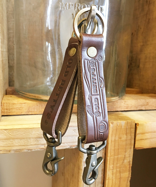 OLD BETTY'S（オールドベティーズ）の「Caddilac Leather Keyring/レザーキーリング（キーホルダー・レディース・ブラウン/キャメル/ネイビー/オリーブ/レッド/ナチュラル・FREE）」の16枚目の写真