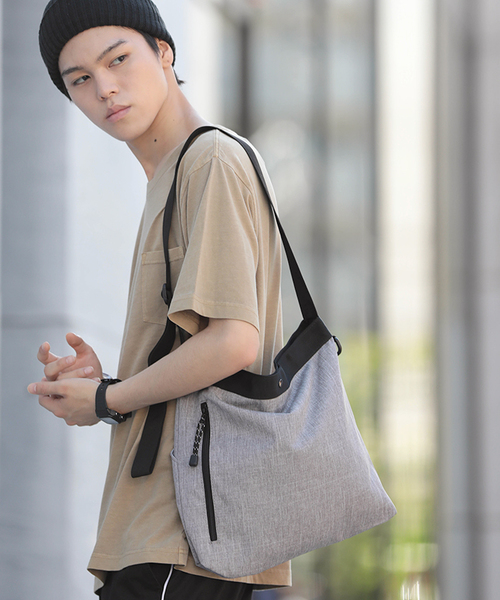 WEGO（ウィゴー）の「WEGO/ファンクショナルサコッシュ（ショルダーバッグ・メンズ・ネイビー/ブラック/杢グレー/ホワイト/オレンジ・FREE）」の4枚目の写真