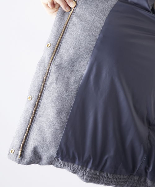 STUDIOUS（ステュディオス）の「フォックスファー付きショートダウンコート（ダウンジャケット/コート・レディース・グレー/ネイビー・0/1）」の16枚目の写真