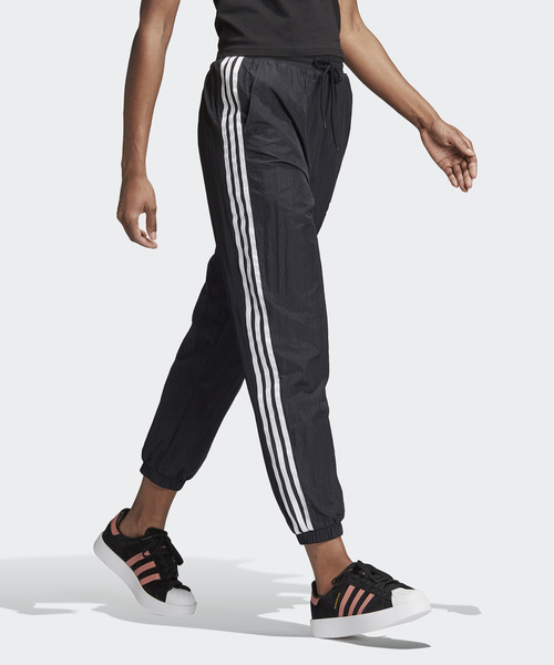 アディダス オリジナルス トラックパンツ ナイロンパンツ　ブラック adidas アディダス オリジナルス トラックパンツ ジェンダーニュー