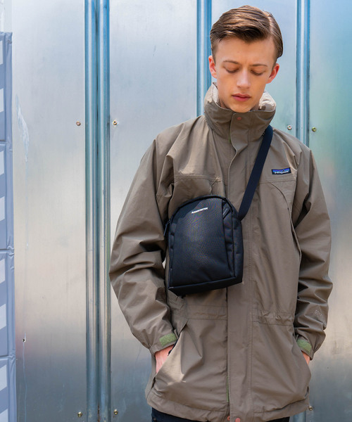 ADAM PATEK(アダムパテック)の「ADAM PATEK/【ARBOR】MINI SHOULDER BAG(ショルダーバッグ・メンズ・ブラック/グレー・FREE)」の13枚目の写真