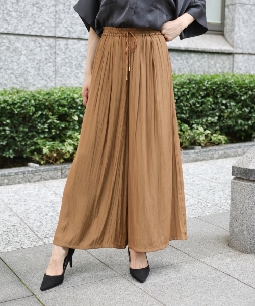 laboratory work（ラボラトリーワーク）の「サテンギャザーパンツ（その他パンツ・レディース・ブラウン/ネイビー/イエロー・MEDIUM）」の2枚目の写真