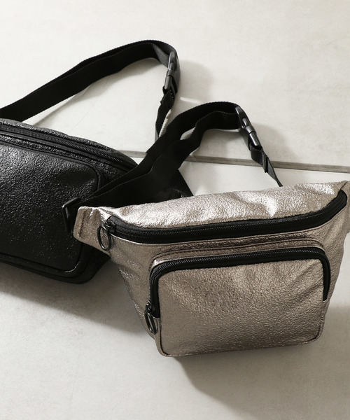 WHO'S WHO gallery(フーズフーギャラリー)の「メタリックボディBAG(ボディバッグ/ウエストポーチ・レディース・ブラック/シルバー・FREE)」の10枚目の写真