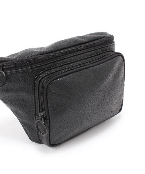 WHO'S WHO gallery(フーズフーギャラリー)の「メタリックボディBAG(ボディバッグ/ウエストポーチ・レディース・ブラック/シルバー・FREE)」の7枚目の写真