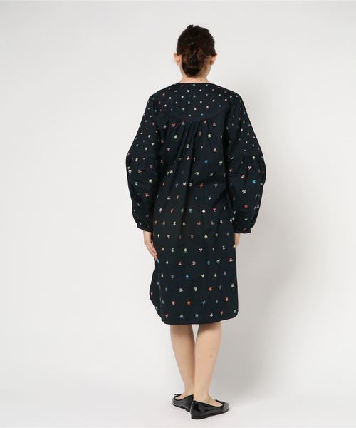 TSUMORI CHISATO 刺繍入り長袖ワンピース TSUMORI CHISATO（ツモリチサト）の「ﾆｭｰｼﾞｰ刺繍（ワンピース）」 - WEAR