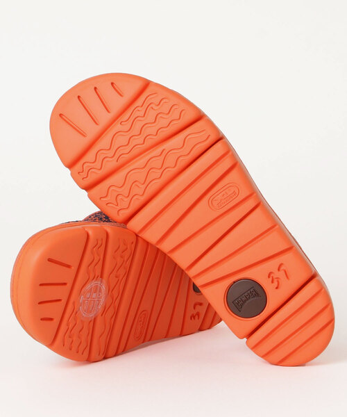 CAMPER（カンペール）の「[カンペール] ORUGA / サンダル プレーントゥ フラットヒール（サンダル・レディース・オレンジ・25.5cm/24.0cm/25.0cm/23.5cm/22.5cm）」の2枚目の写真